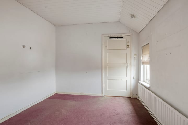 Spacious semi-detached home with potential in Loon op Zand — 33
