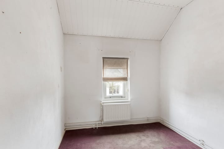 Spacious semi-detached home with potential in Loon op Zand — 35