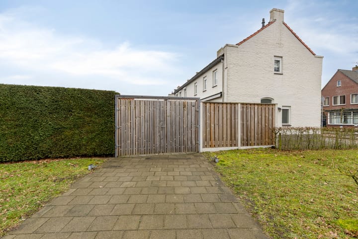 Spacious semi-detached home with potential in Loon op Zand — 48