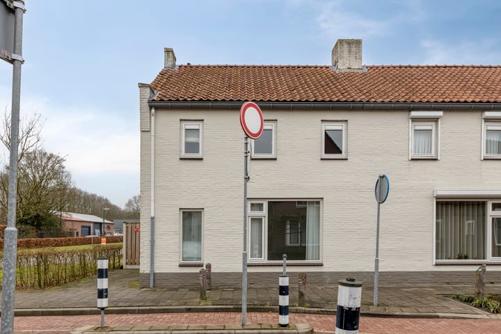 Spacious semi-detached home with potential in Loon op Zand — 49