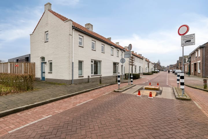 Spacious semi-detached home with potential in Loon op Zand — 51