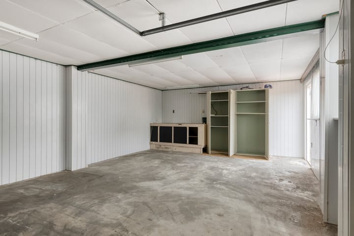 Spacious semi-detached home with potential in Loon op Zand — 44