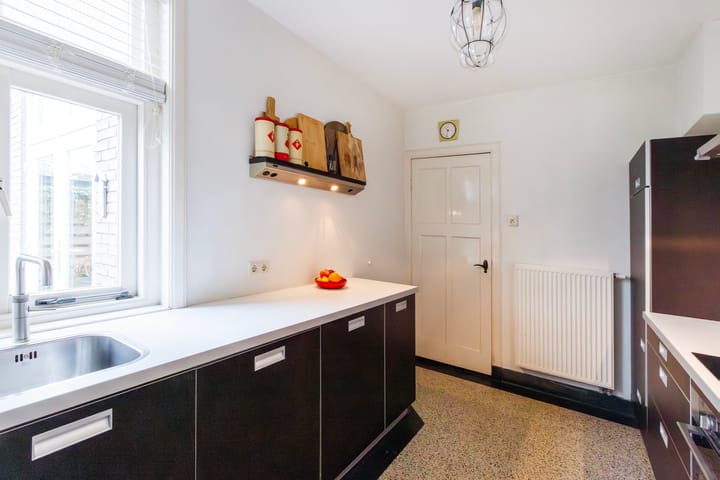 Characteristic semi-detached house on a spacious plot of 347 m2 — 23