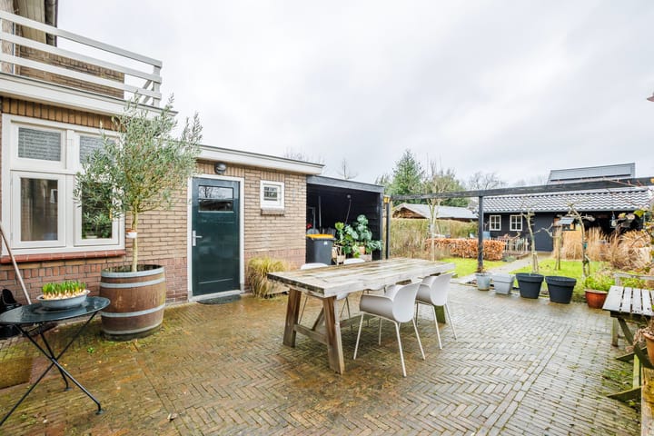 Characteristic semi-detached house on a spacious plot of 347 m2 — 31