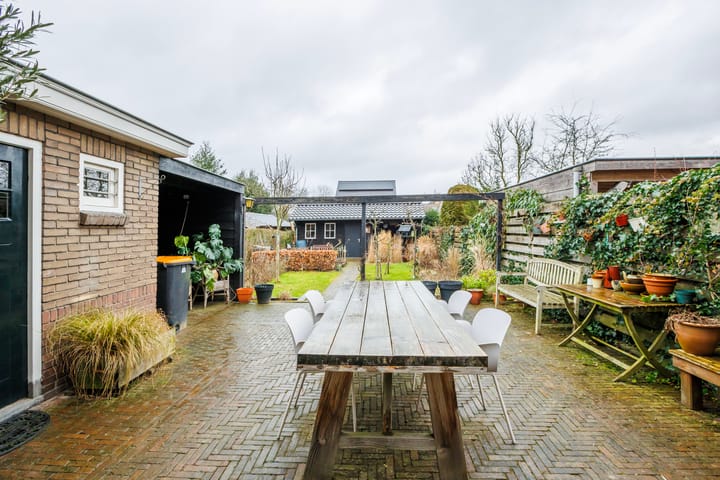 Characteristic semi-detached house on a spacious plot of 347 m2 — 33