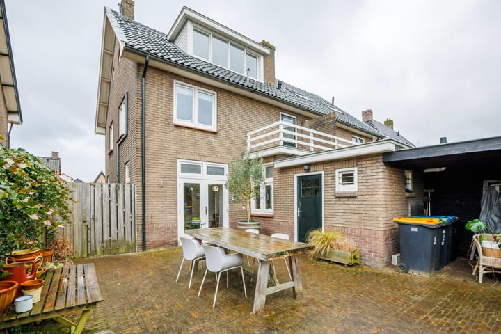 Characteristic semi-detached house on a spacious plot of 347 m2 — 35