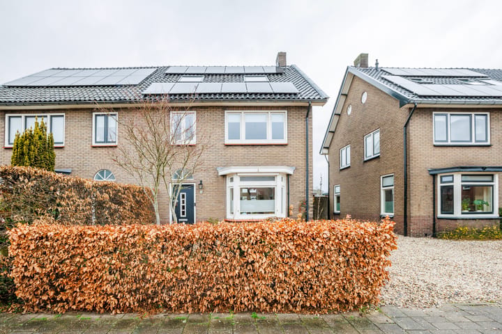 Characteristic semi-detached house on a spacious plot of 347 m2 — 43