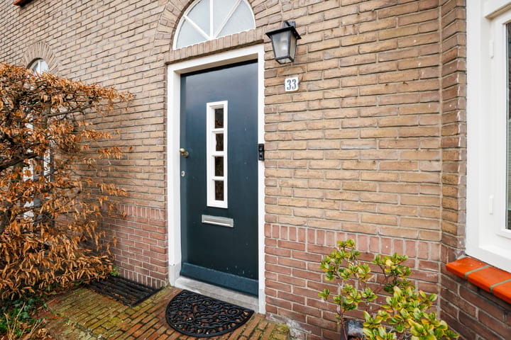 Characteristic semi-detached house on a spacious plot of 347 m2 — 45