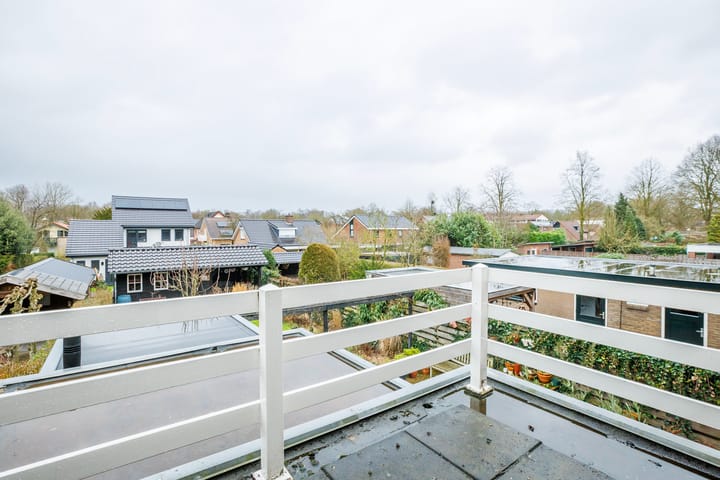 Characteristic semi-detached house on a spacious plot of 347 m2 — 65