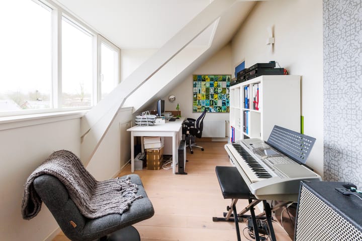 Characteristic semi-detached house on a spacious plot of 347 m2 — 73