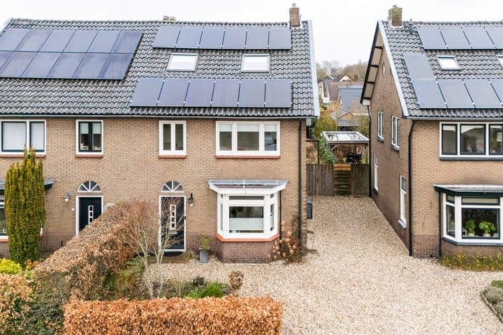 Characteristic semi-detached house on a spacious plot of 347 m2 — 79