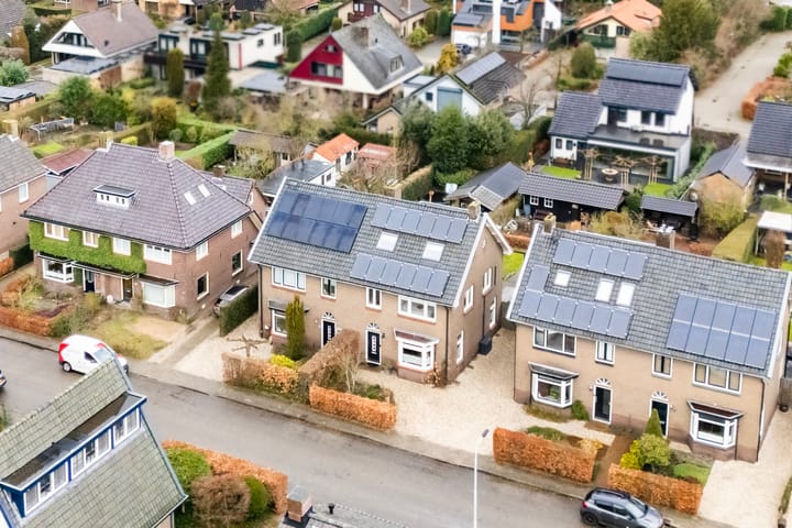 Characteristic semi-detached house on a spacious plot of 347 m2 — 81