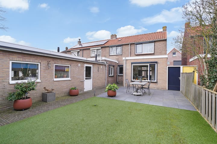 Photo 2 of Julianastraat 8