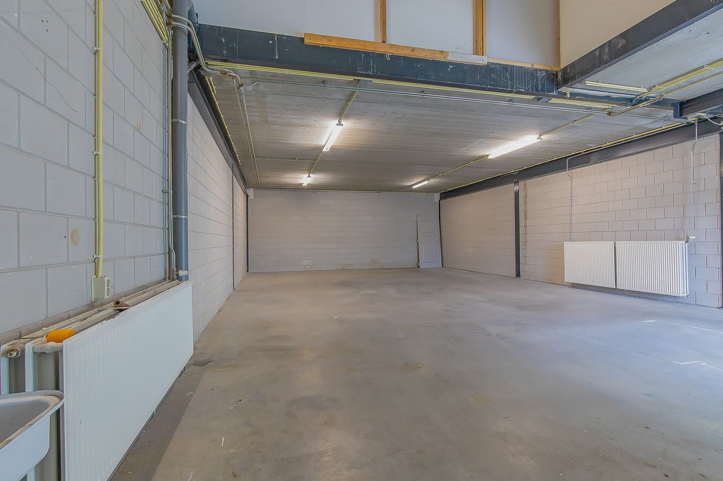 View photo 2 of Achthovenerweg 17-H