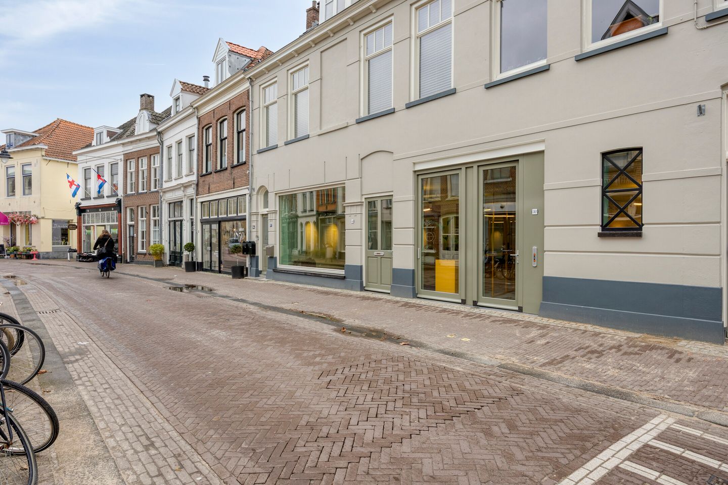 View photo 2 of Spittaalstraat 32