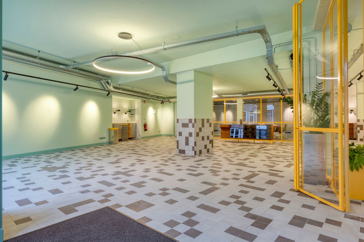 View photo 4 of Spittaalstraat 32