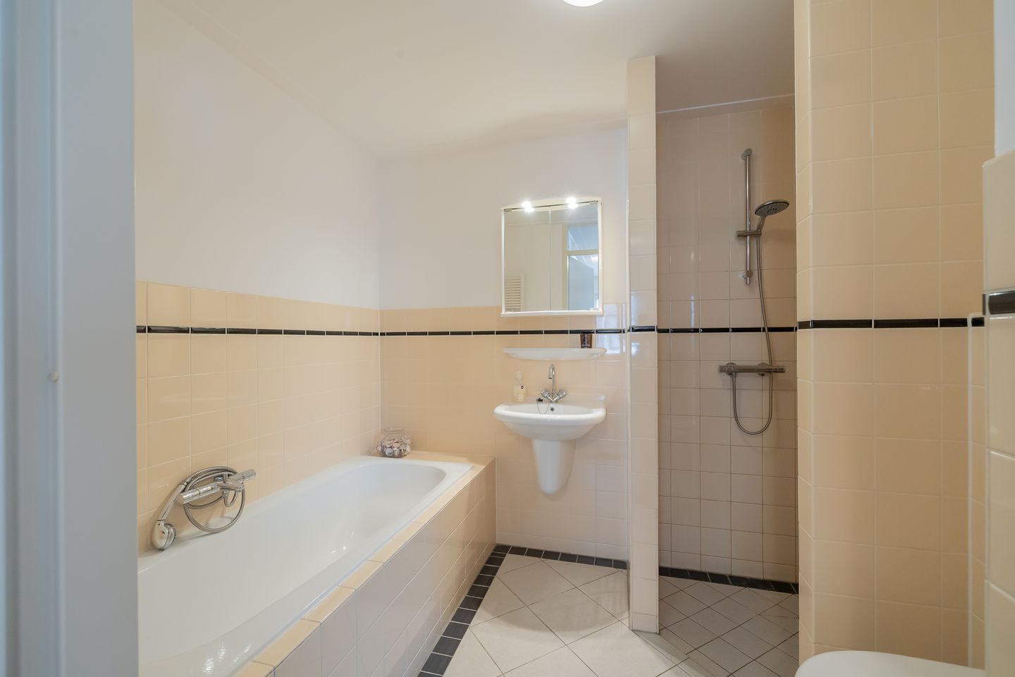 Foto 34 van Professor Zeemanstraat 53