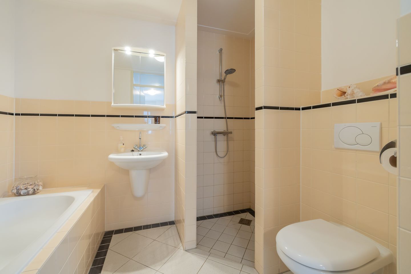 Foto 35 van Professor Zeemanstraat 53