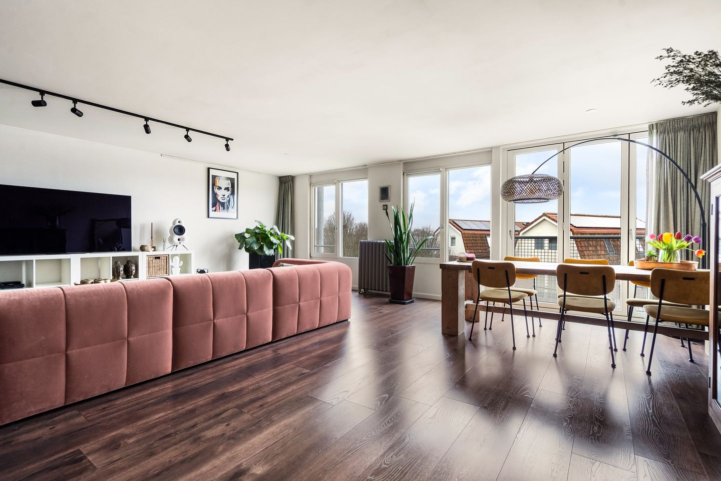 Photo 5 of Bronmos 48