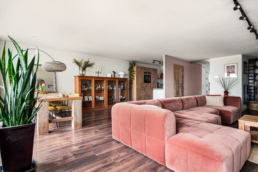 Photo 8 of Bronmos 48