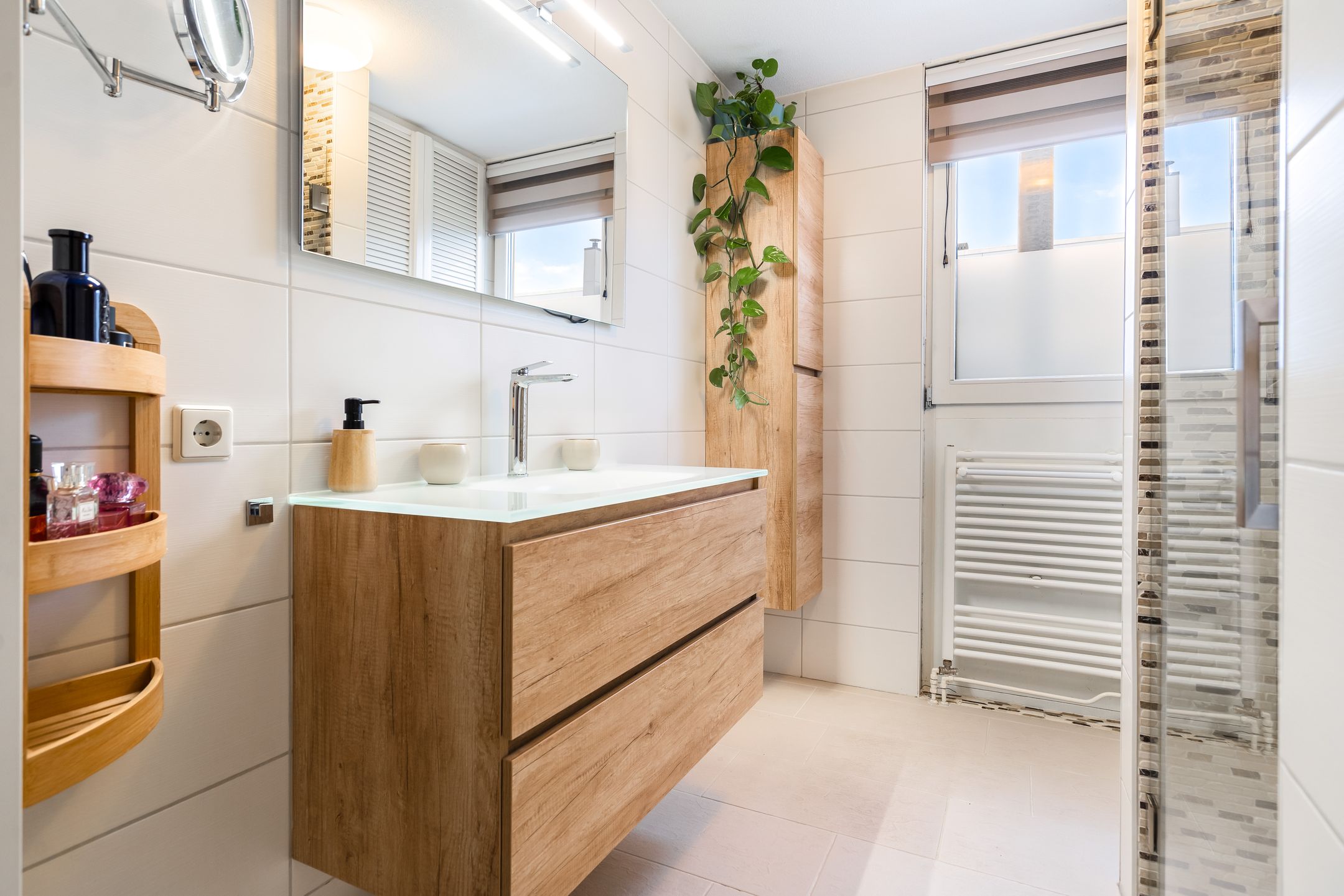 Photo 18 of Bronmos 48