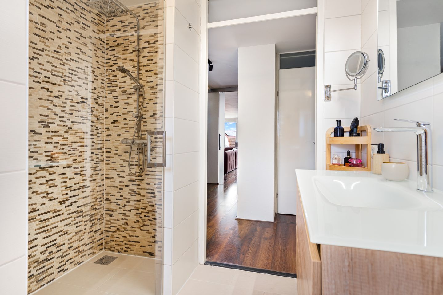 Photo 19 of Bronmos 48