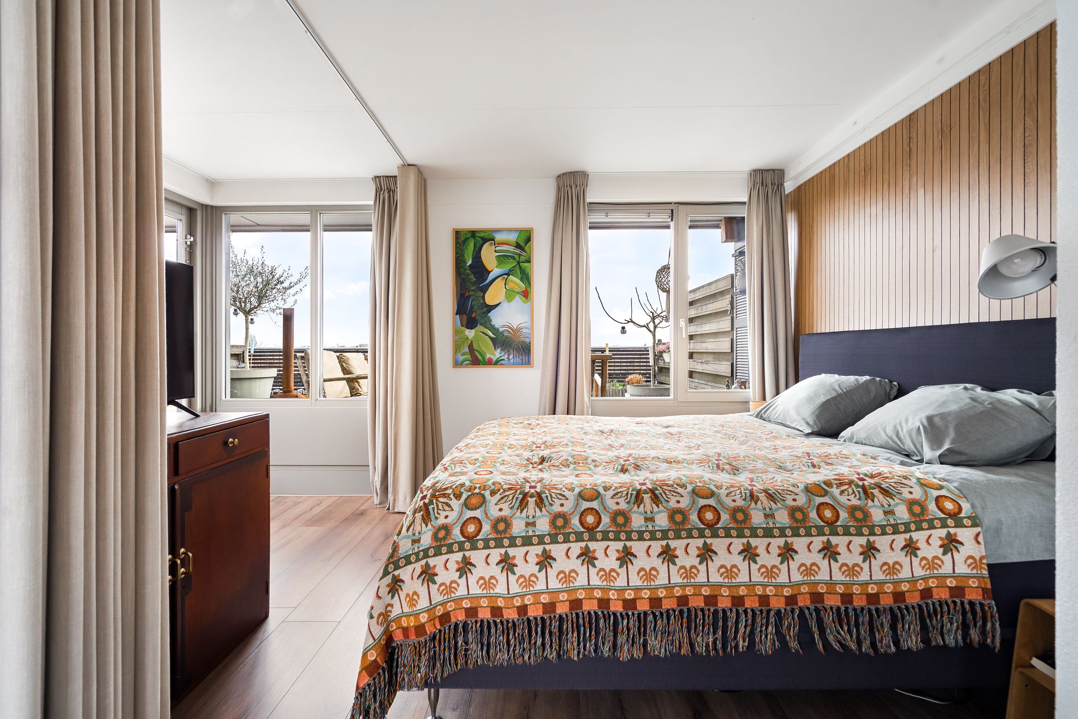 Photo 24 of Bronmos 48