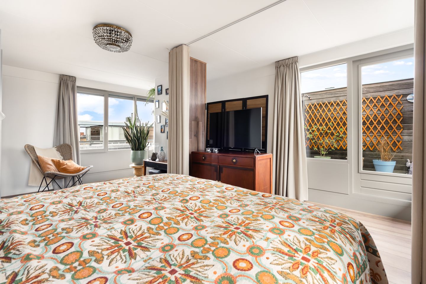 Photo 25 of Bronmos 48