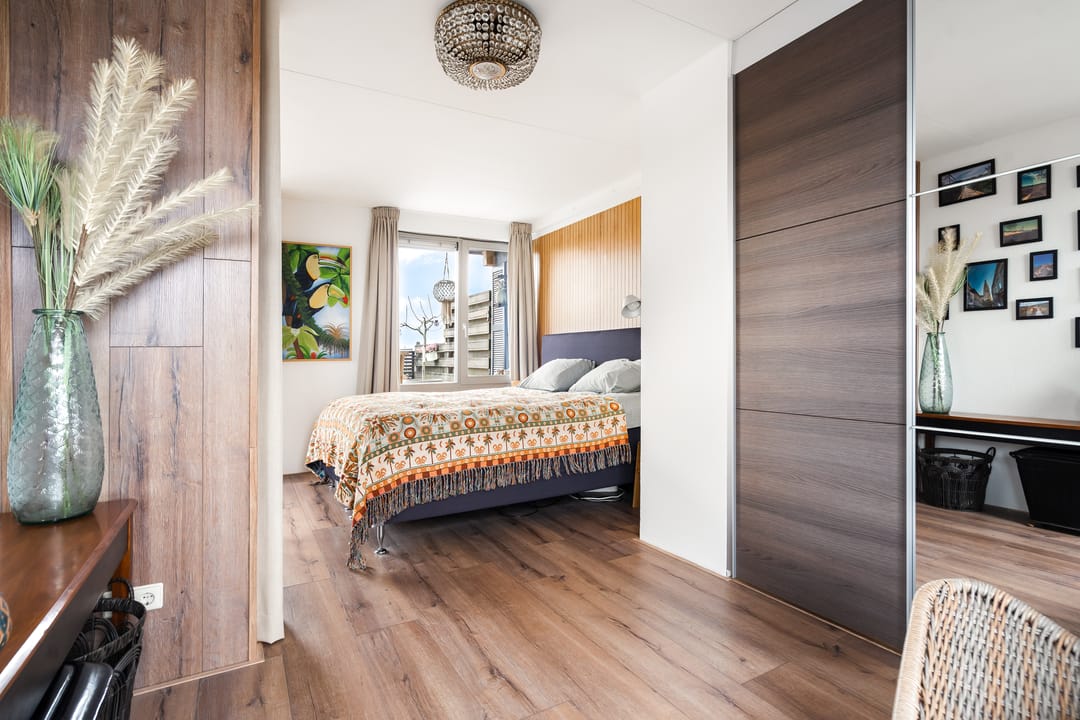 Photo 26 of Bronmos 48