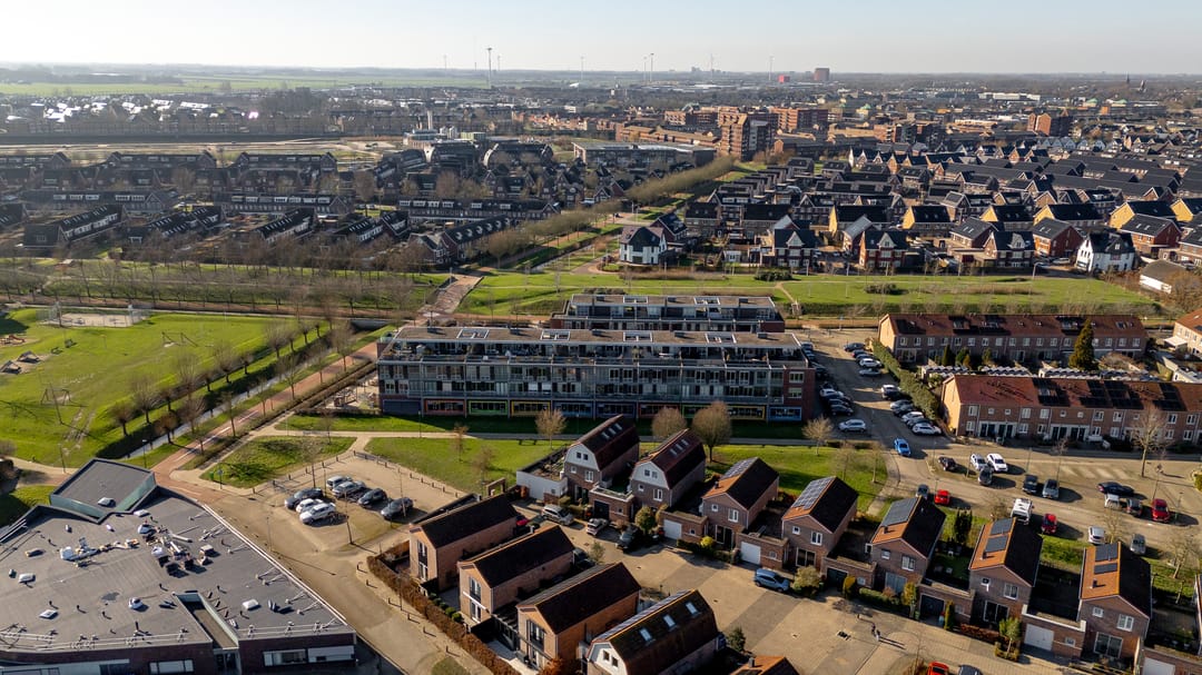 Photo 47 of Bronmos 48