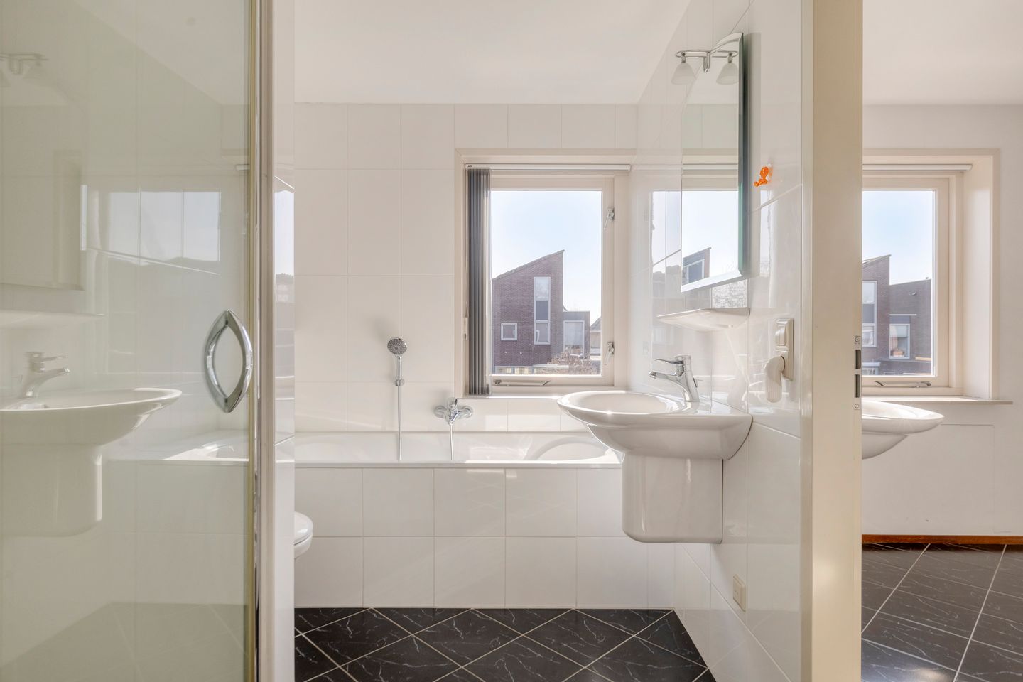 Foto 4 van John Lennonlaan 46