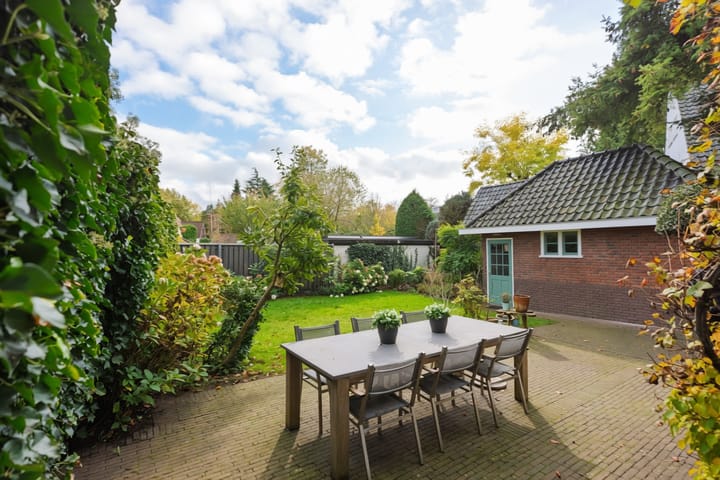 Characterful semi-detached villa from 1934 in protected villa district 't Spiegel — 74