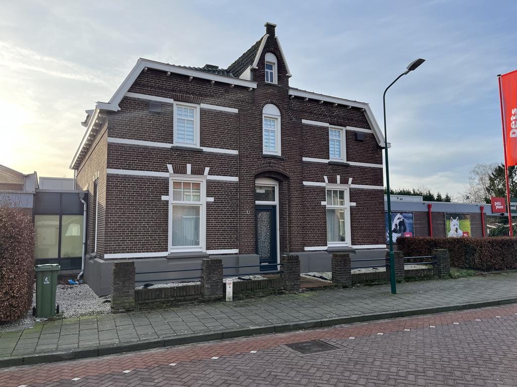 Photo 2 of Spoorstraat 17-A