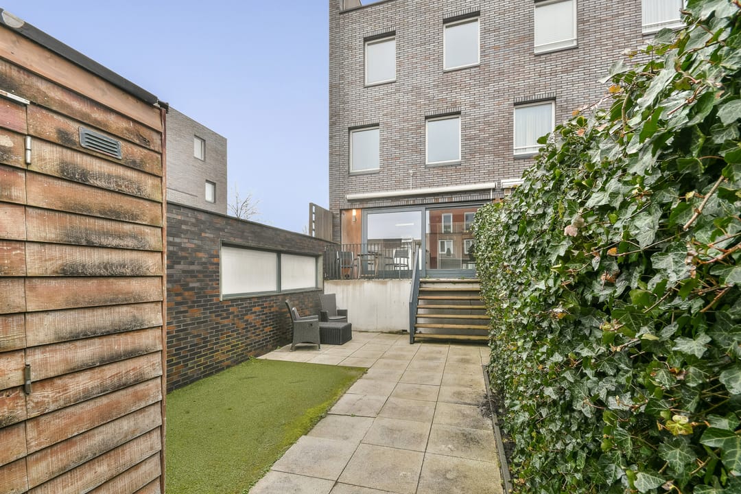 Spacious split-level corner home with park views in Amsterdam De Aker — 13