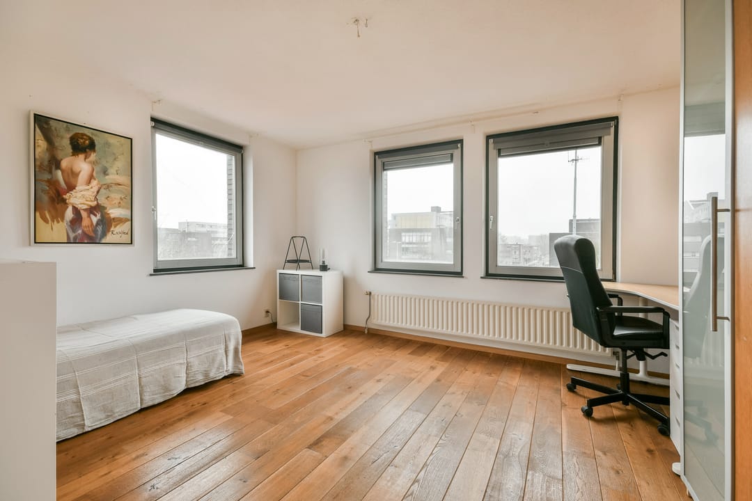 Spacious split-level corner home with park views in Amsterdam De Aker — 26