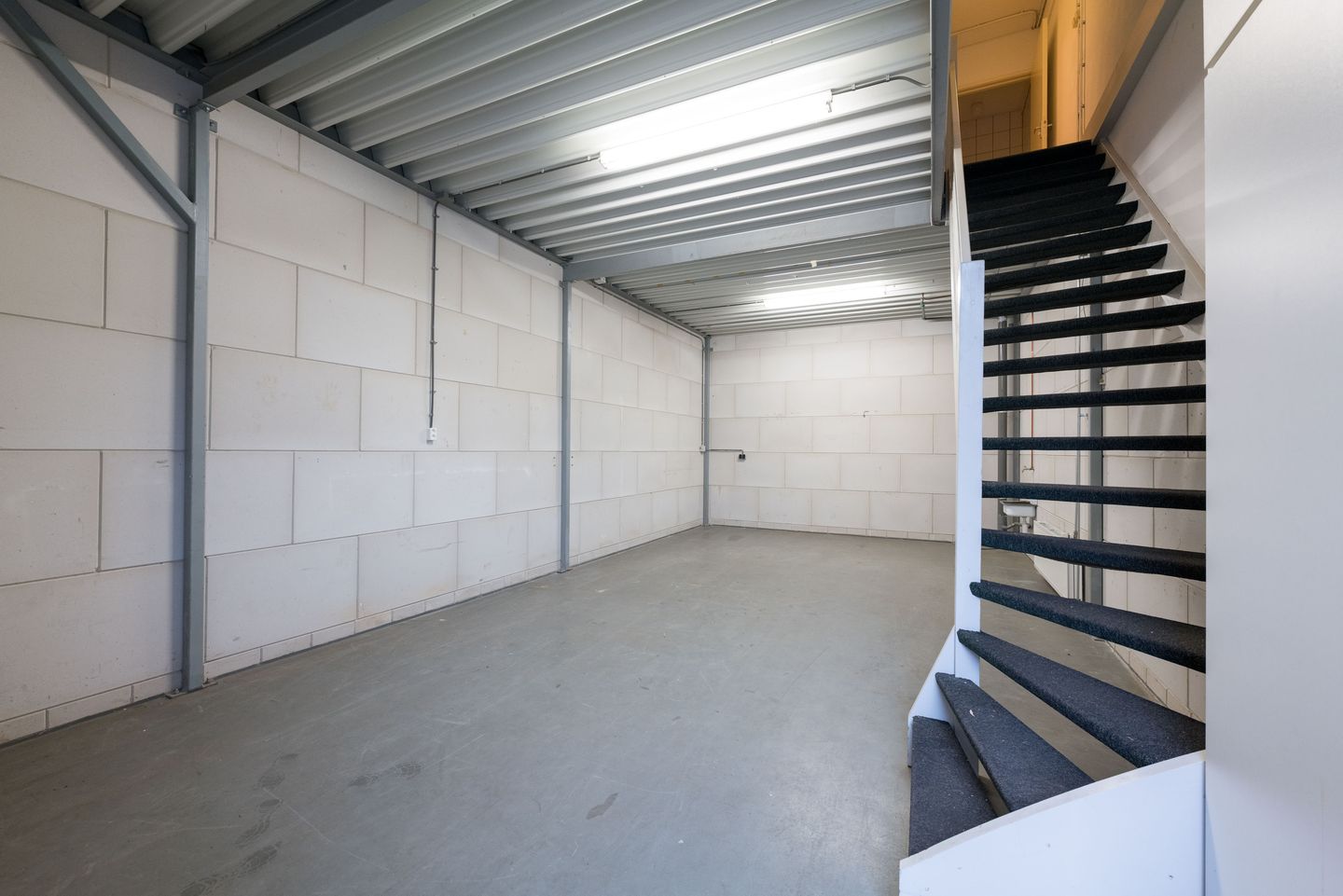 Bekijk foto 3 van Aston Martinlaan 72