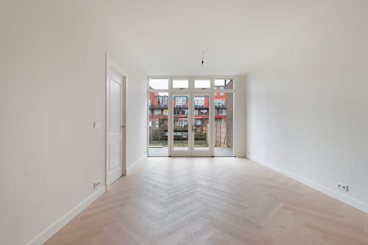 Completely Renovated Ground Floor Apartment with Waterfront Garden in Dordrecht — 15