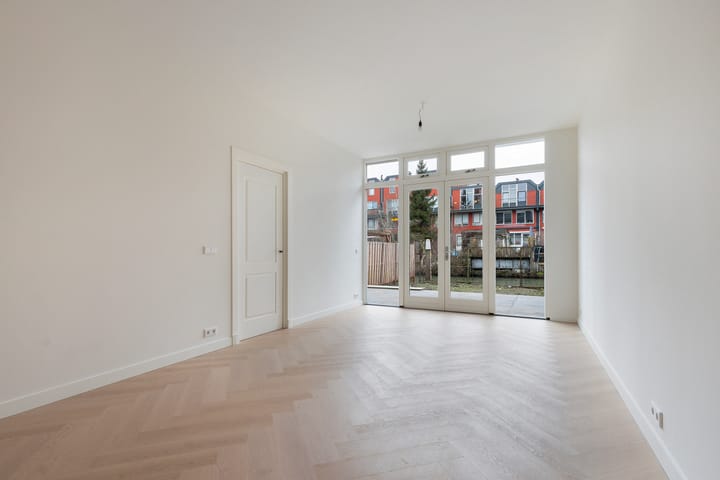 Completely Renovated Ground Floor Apartment with Waterfront Garden in Dordrecht — 23