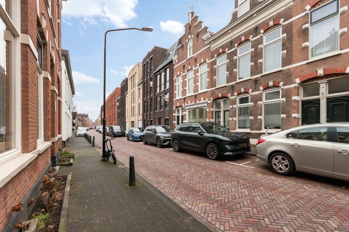 Completely Renovated Ground Floor Apartment with Waterfront Garden in Dordrecht — 49