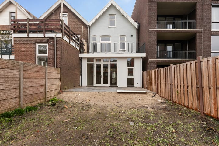 Completely Renovated Ground Floor Apartment with Waterfront Garden in Dordrecht — 31