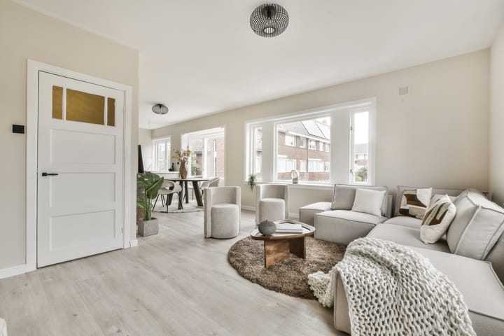 Fully Modernized 1930s Corner Apartment in Utrecht's Dichterswijk — 12