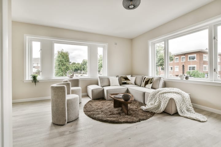 Fully Modernized 1930s Corner Apartment in Utrecht's Dichterswijk — 14