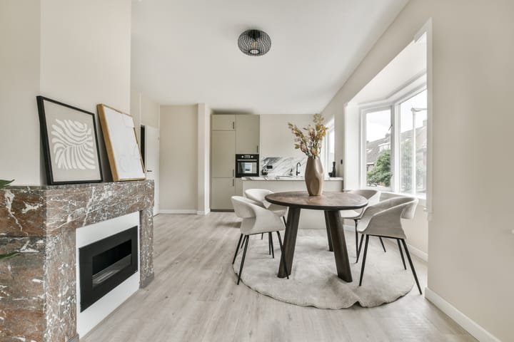 Fully Modernized 1930s Corner Apartment in Utrecht's Dichterswijk — 18