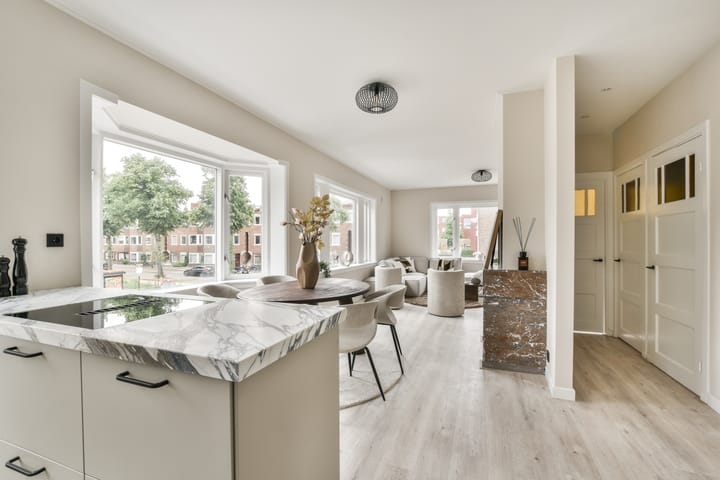 Fully Modernized 1930s Corner Apartment in Utrecht's Dichterswijk — 28