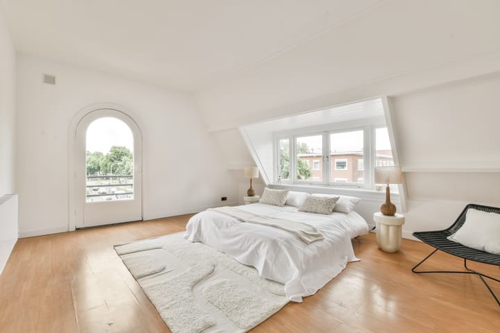 Fully Modernized 1930s Corner Apartment in Utrecht's Dichterswijk — 30