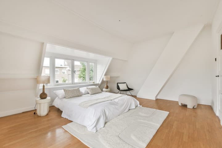 Fully Modernized 1930s Corner Apartment in Utrecht's Dichterswijk — 32