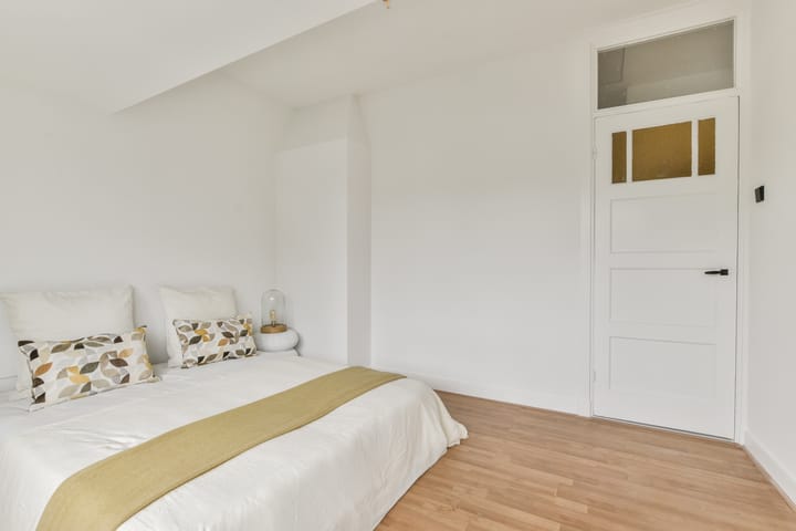 Fully Modernized 1930s Corner Apartment in Utrecht's Dichterswijk — 38