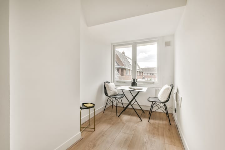 Fully Modernized 1930s Corner Apartment in Utrecht's Dichterswijk — 40