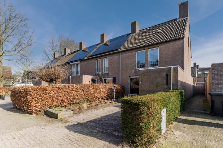 Modern instapklare hoekwoning met 4 slaapkamers en prachtige tuin in Berkel-Enschot