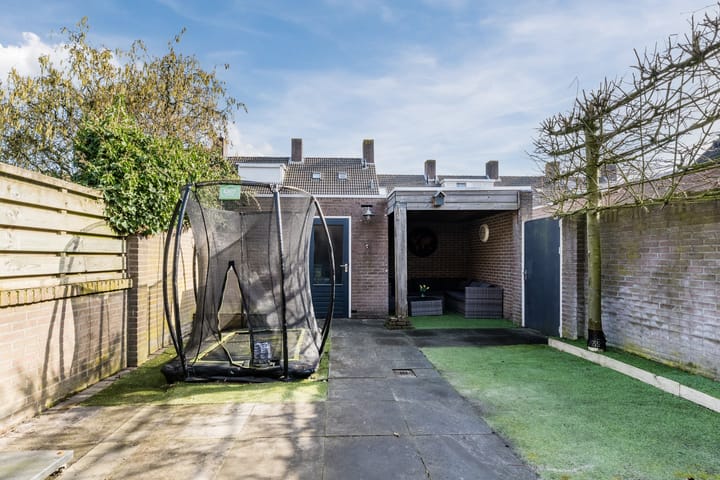 Modern Move-In Ready Corner Home with 4 Bedrooms and Lovely Garden in Berkel-Enschot — 49